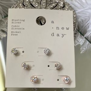 ❤️Tri Colored Studs❤️